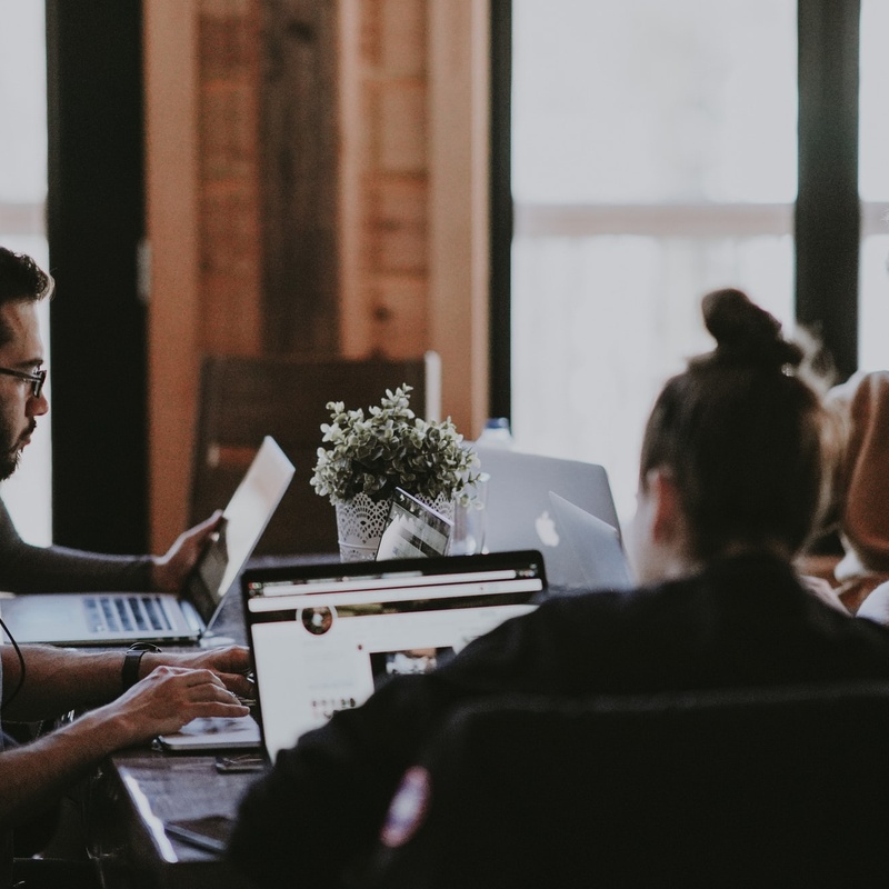 In-House Development vs. Outsourcing: Overview of Pros and Cons