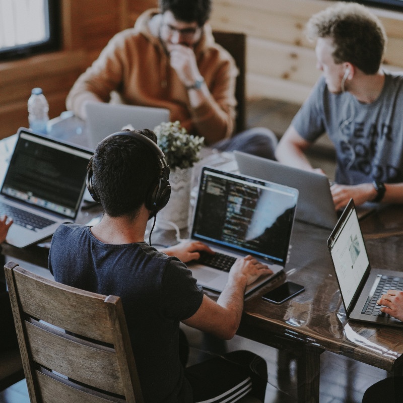 How to Choose the Right Software Company