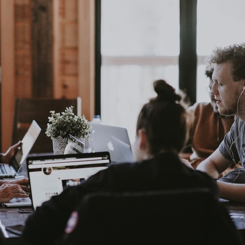In-House Development vs. Outsourcing: Overview of Pros and Cons